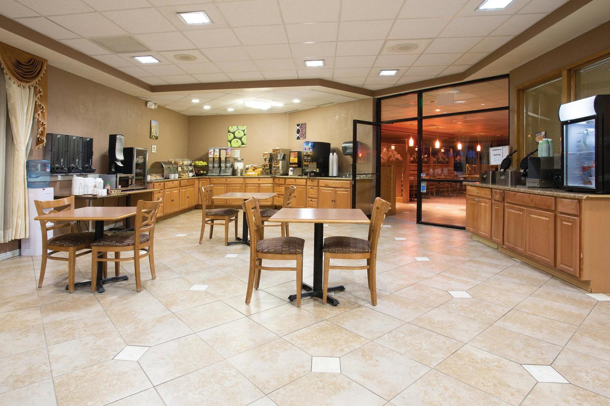 La Quinta & By Wyndham Fort Collins, Colorado Hotel